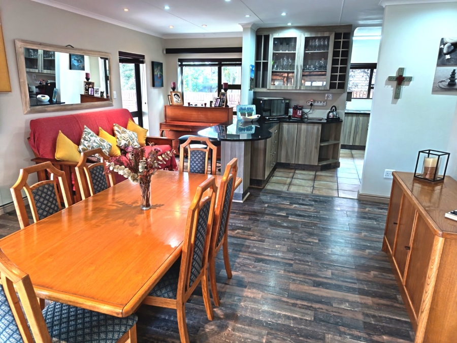 4 Bedroom Property for Sale in Herolds Bay Western Cape